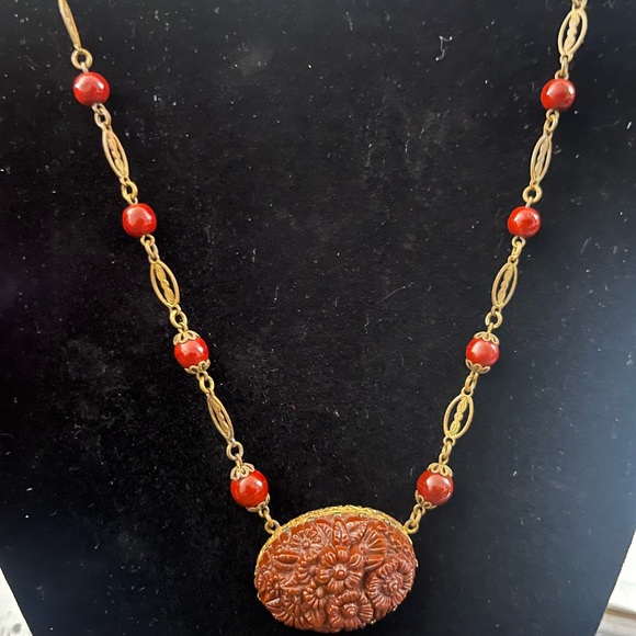Vintage cinnabar necklace - Picture 2 of 2